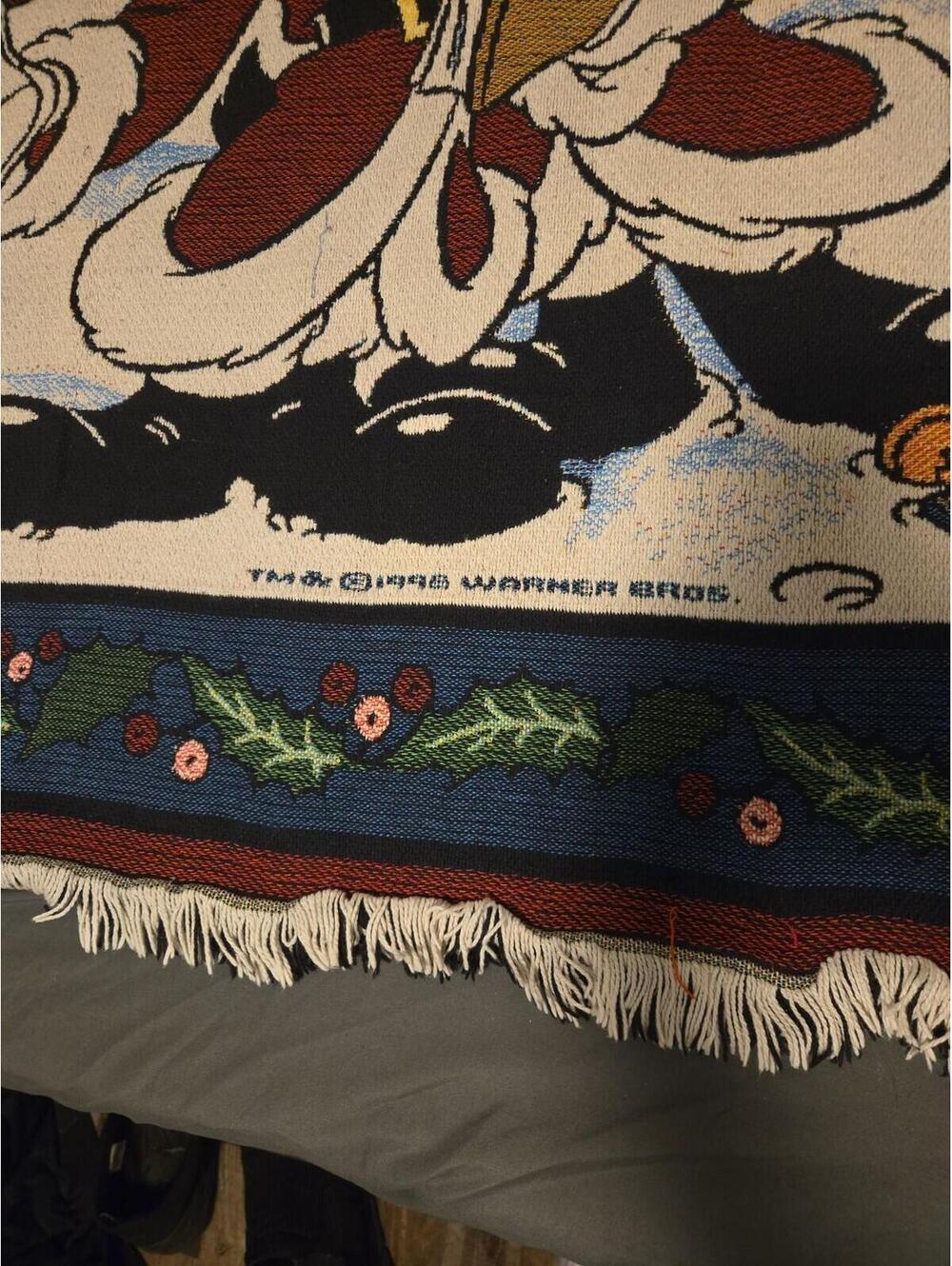 Vintage 1996 Warner Bros. Christmas Tapestry Blanket Sylvester & Looney Tunes - Picture 8 of 8